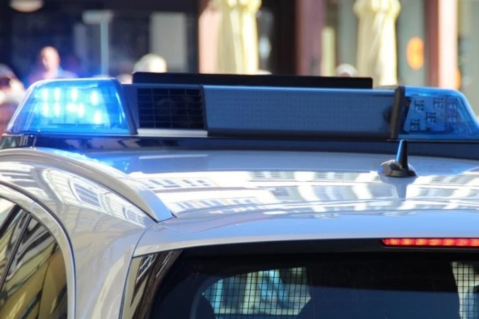 Homem ataca três pessoas com facão no metrô de Nova York e é morto pela polícia