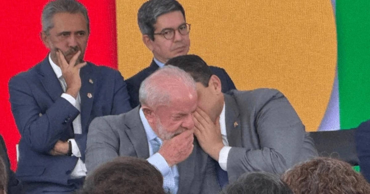 VÍDEO: Alcolumbre é visto cochicando com Lula e presidente reage negativamente a fala 