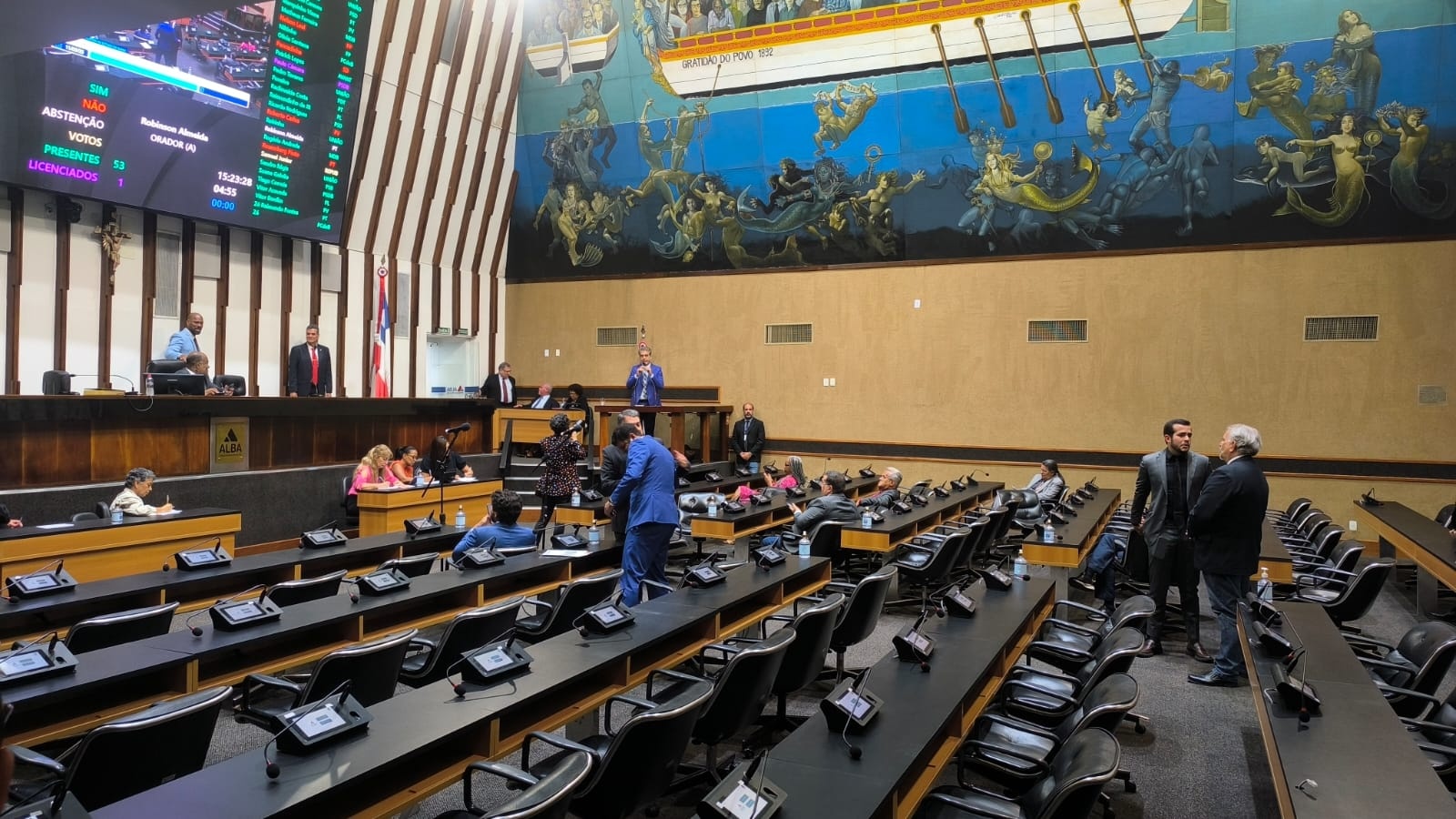 Sessão da AL-BA que votaria reajuste no piso dos professores cai por falta de quórum