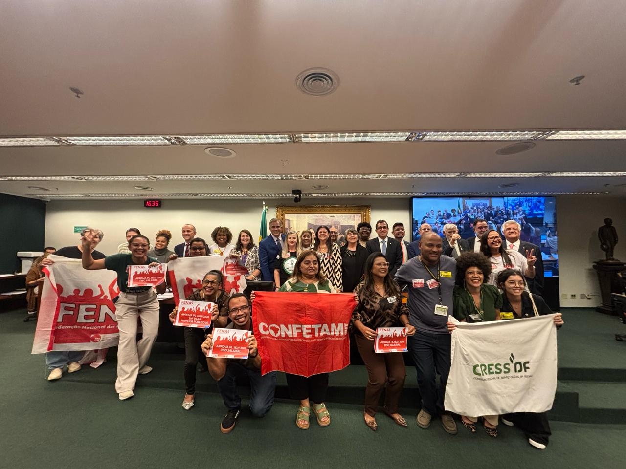 CCJ da Câmara dos Deputados aprova piso salarial nacional para assistentes sociais