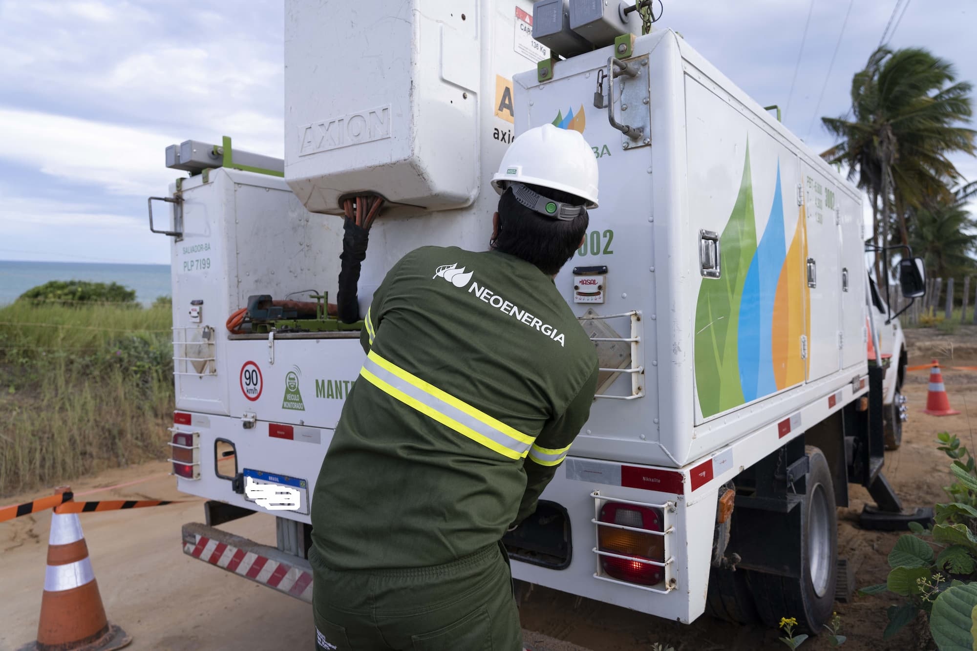 Com renovação “sem pagamento” para 2027, Neoenergia registrou lucro de R$ 5 bilhões no último ano; entenda