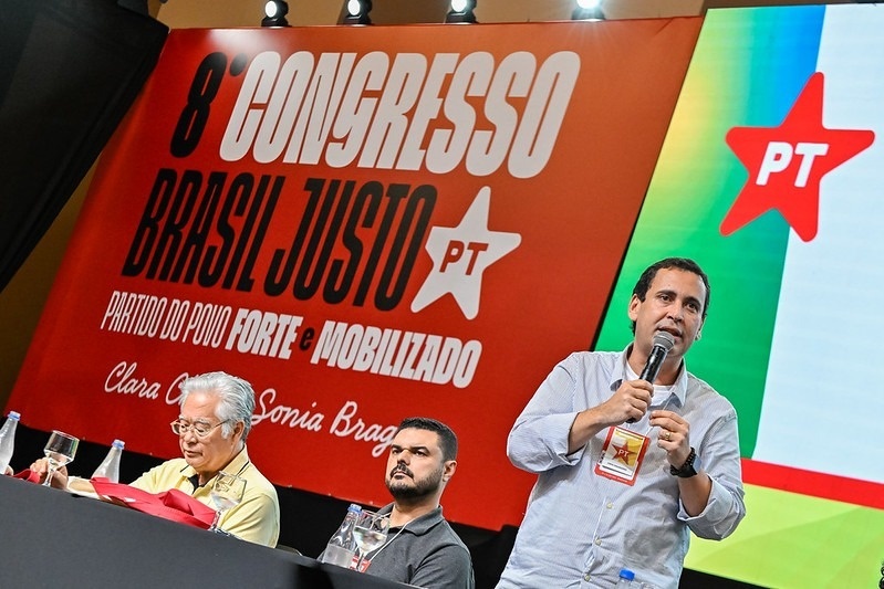 “Cada um precisa ser o porta-voz de Lula e da democracia no ambiente virtual”, afirma Éden no Congresso do PT