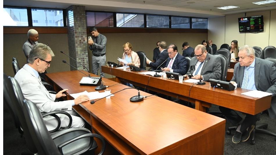 CCJ aprova projeto que proíbe farmácias de exigirem CPF de consumidores na Bahia