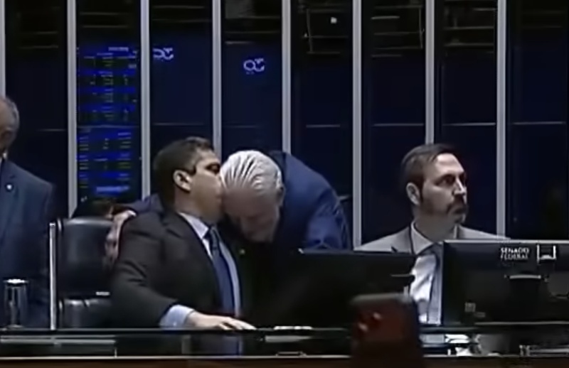 Antes de derrota de Messias para o STF, Alcolumbre sussurrou para Jaques Wagner: 