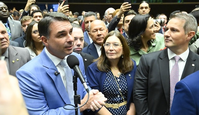 Mais uma derrota para Lula: Congresso derruba veto presidencial ao projeto da dosimetria que beneficia Bolsonaro