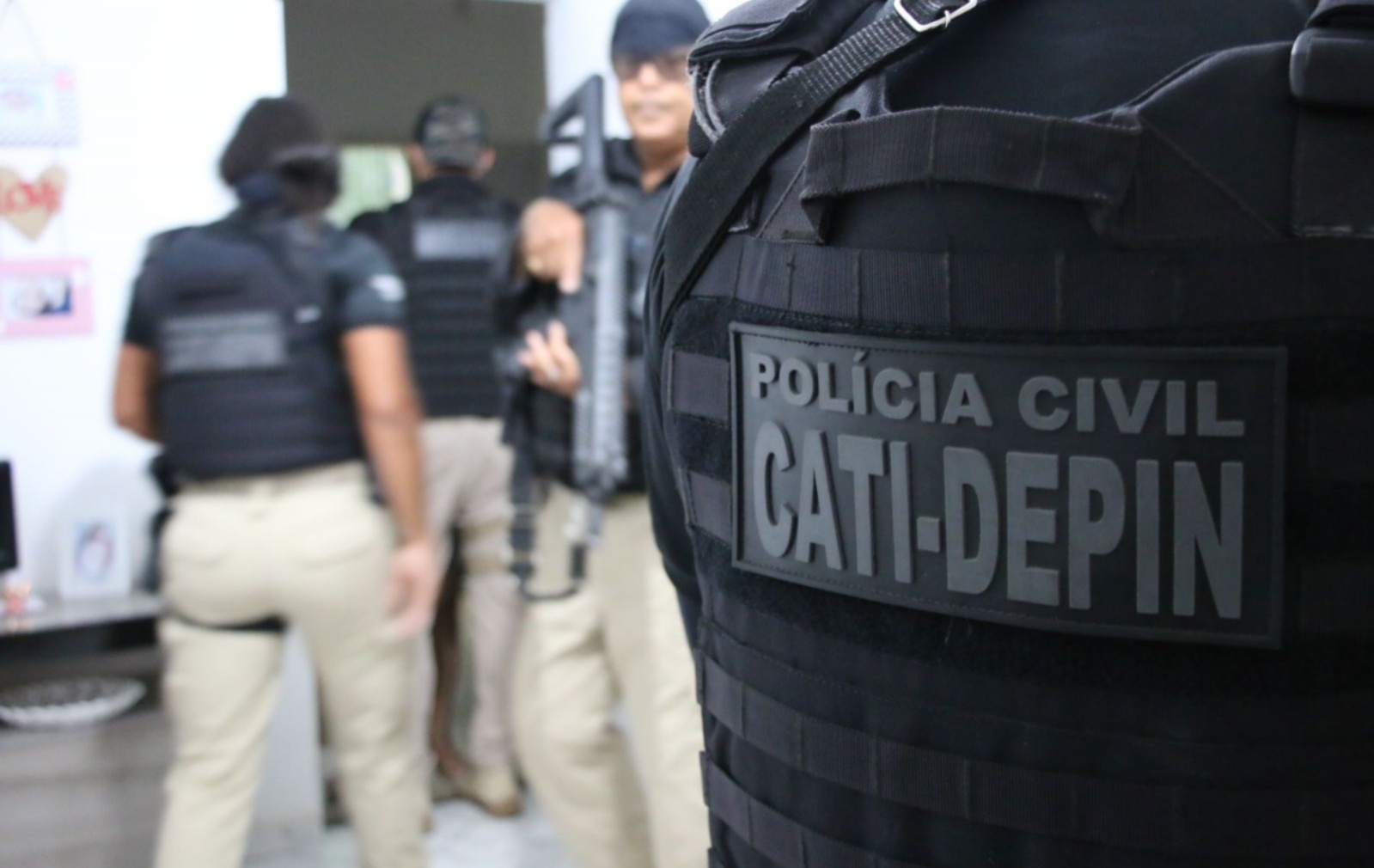 Homem é preso por tráfico de drogas próximo à delegacia em Belmonte