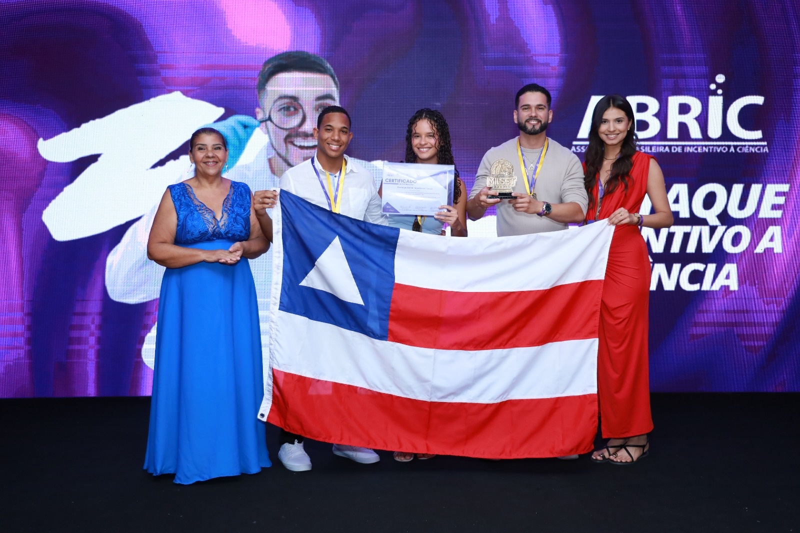 Projeto de escola estadual da Bahia vence feira nacional e garante intercâmbio científico na Espanha