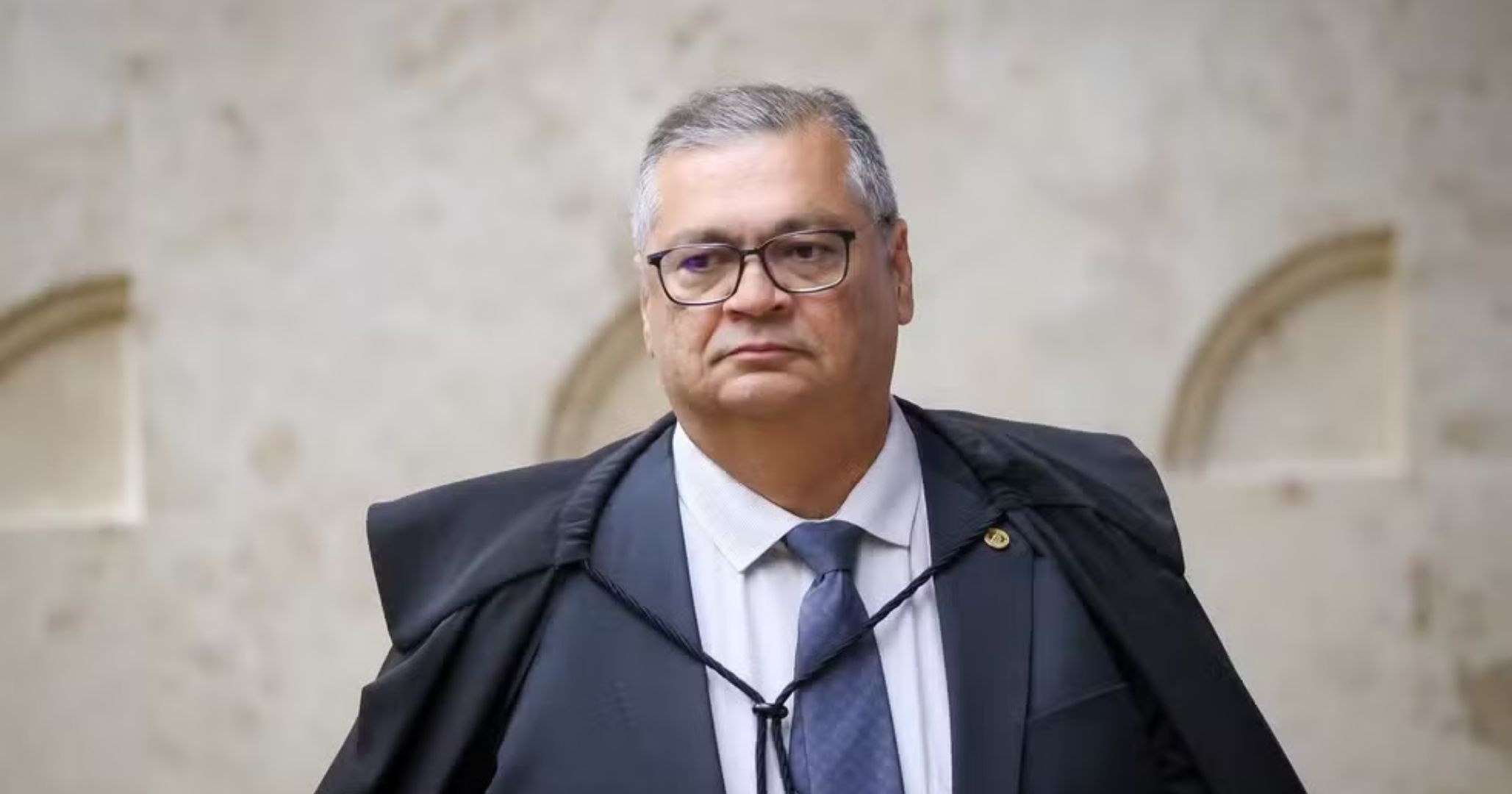 Flávio Dino cancela ida a fórum em Portugal após sofrer acidente doméstico