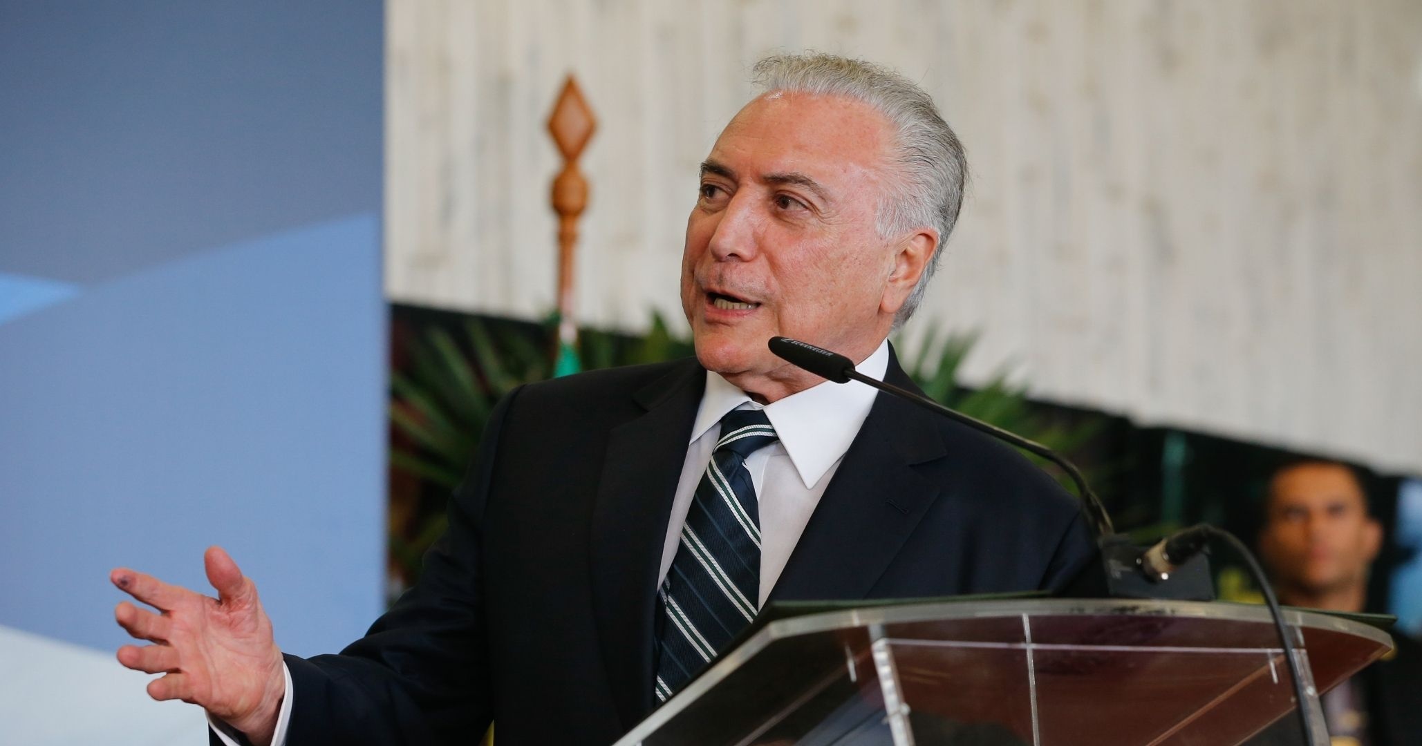 Temer descarta ameaça à soberania após EUA classificarem PCC e CV como terroristas