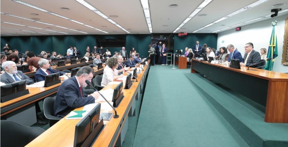Com 44 votos favoráveis, CCJ da Câmara aprova projeto que reduz maioridade penal de 18 para 16 anos