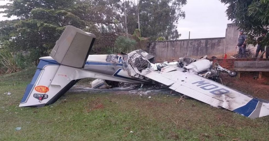 Danos no avião após o acidente