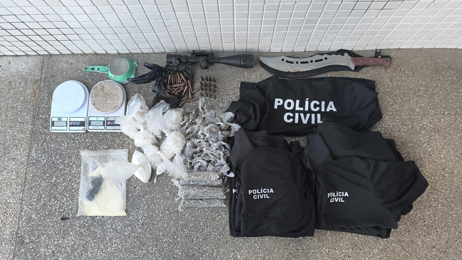 Casal é preso por suspeita de tráfico de drogas na região da Ceasa, em Salvador