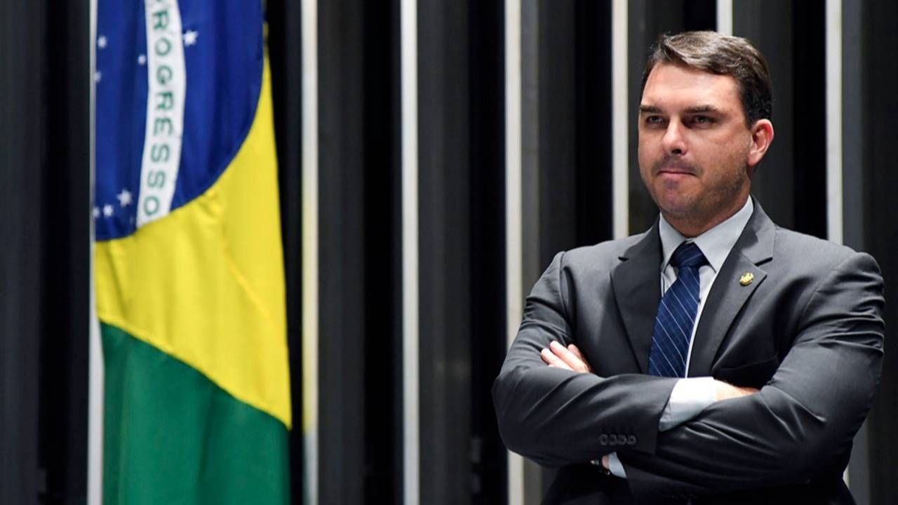 Flávio Bolsonaro defende eleição de senadores favoráveis ao impeachment de Moraes do STF