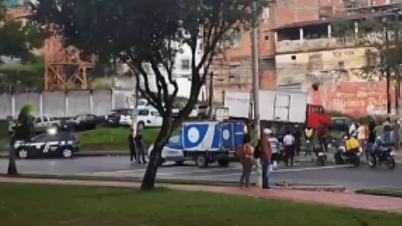 Mulher morre em acidente envolvendo motocicleta e carro no Subúrbio de Salvador 