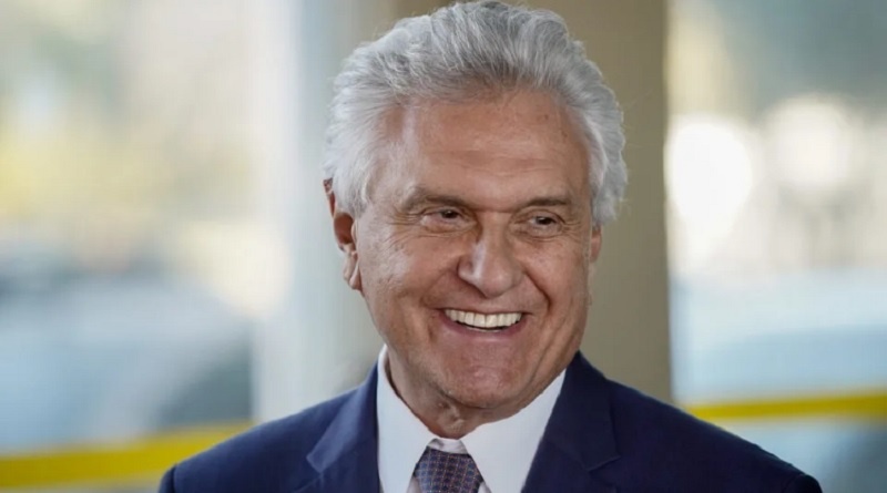 Ronaldo Caiado ironiza atitude de Flávio Bolsonaro de falar sobre urnas eletrônicas com embaixadores