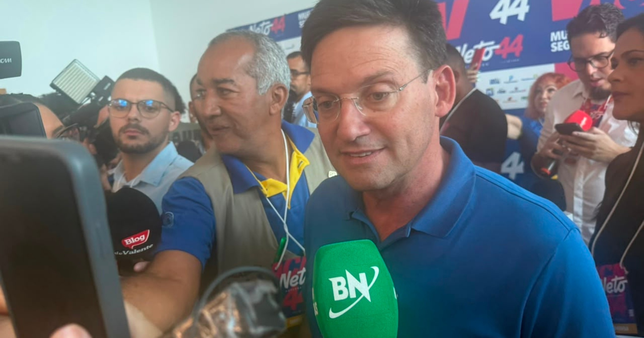 João Roma rebate acusações que associam Flávio Bolsonaro ao tarifaço: 