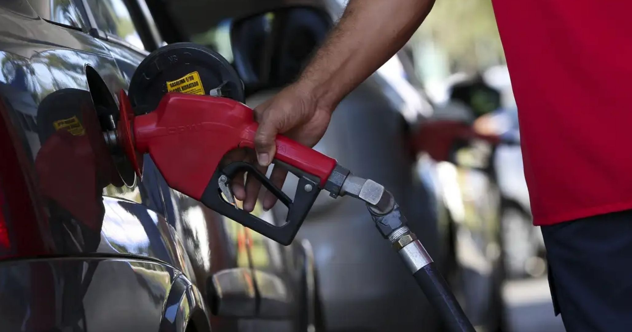 Governo federal vai prorrogar subsídio de R$ 0,44 por litro da gasolina por mais dois meses