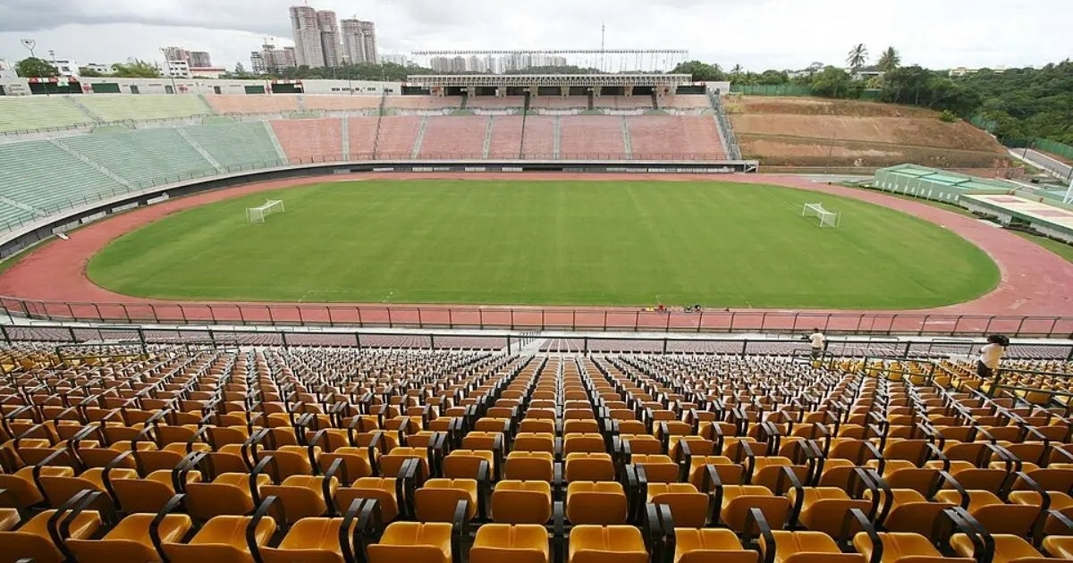 Sudesb contrata gramado sintético no Estádio Pituaçu por R$ 351,4 mil para lateral do campo