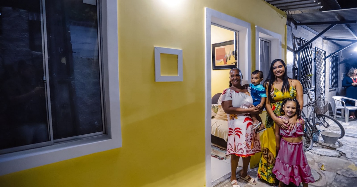 Prefeitura entrega 100 casas reformadas para moradores de Paripe e  alcança quase 2 mil imóveis beneficiados