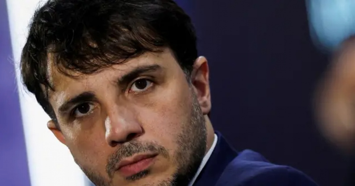 Renan Santos realiza ato no Ibirapuera e pede a prisão de ministros do STF