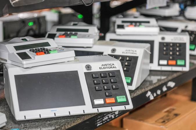 TRE-BA registra nove urnas substituídas e duas prisões por boca de urna em primeiro boletim
