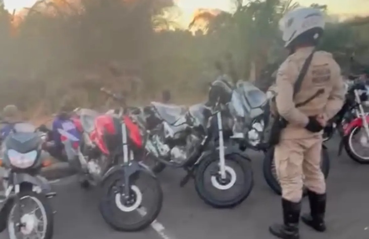 Operação da Polícia Militar apreende 14 motocicletas em Salvador em evento clandestino de grau