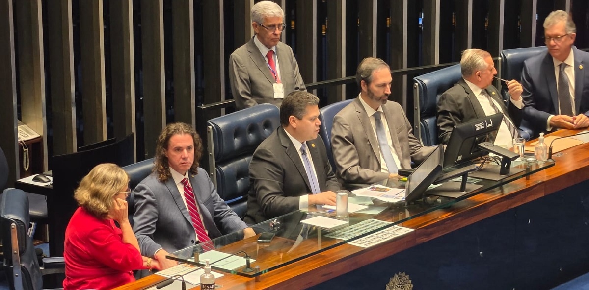 Alcolumbre marca para esta sexta promulgação das PECs da jornada 6x1 e da aposentadoria dos agentes de saúde