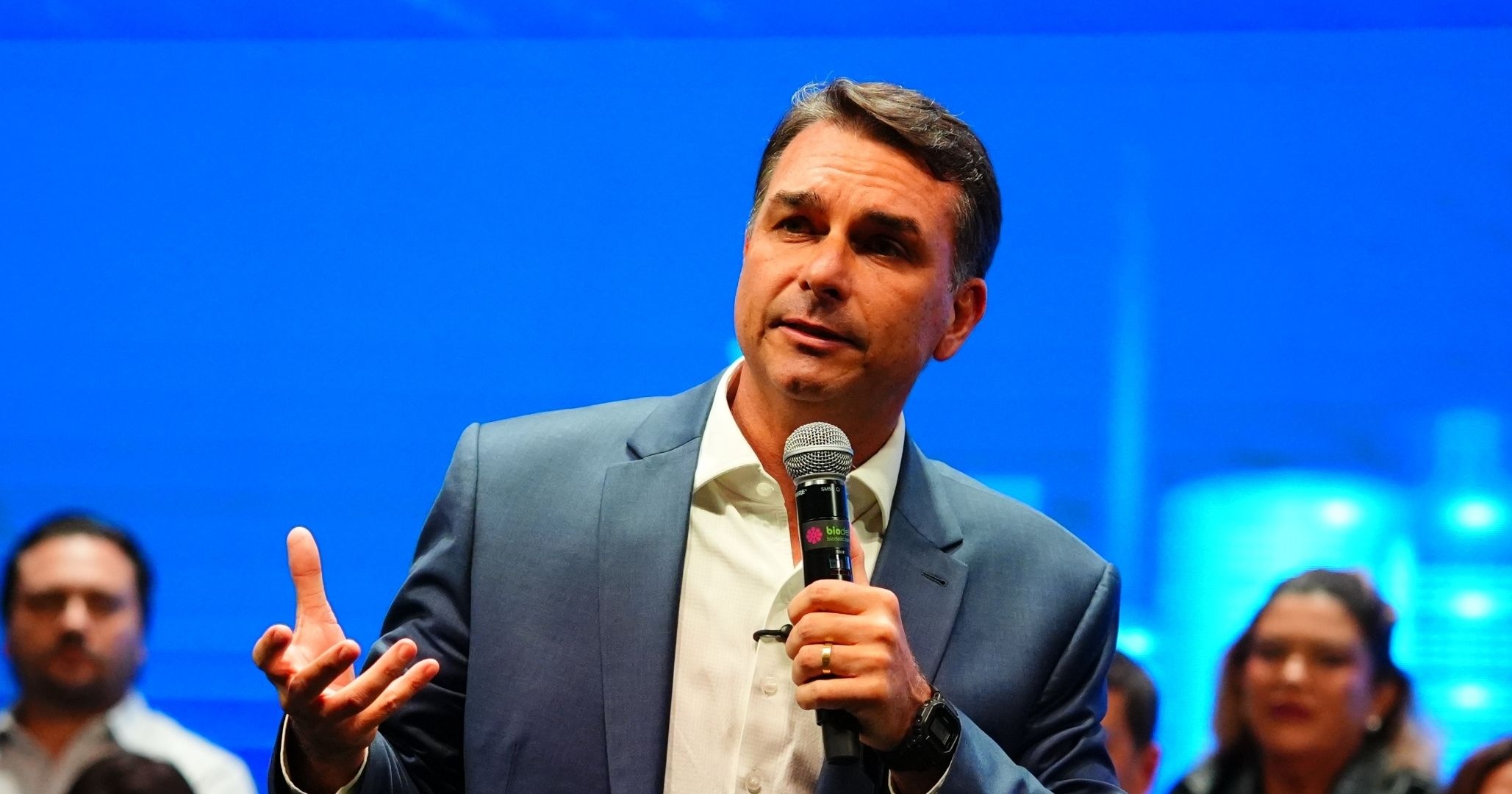 Flávio Bolsonaro e PL pagaram R$ 731 mil a empresa suspeita de manipulação, diz Intercept