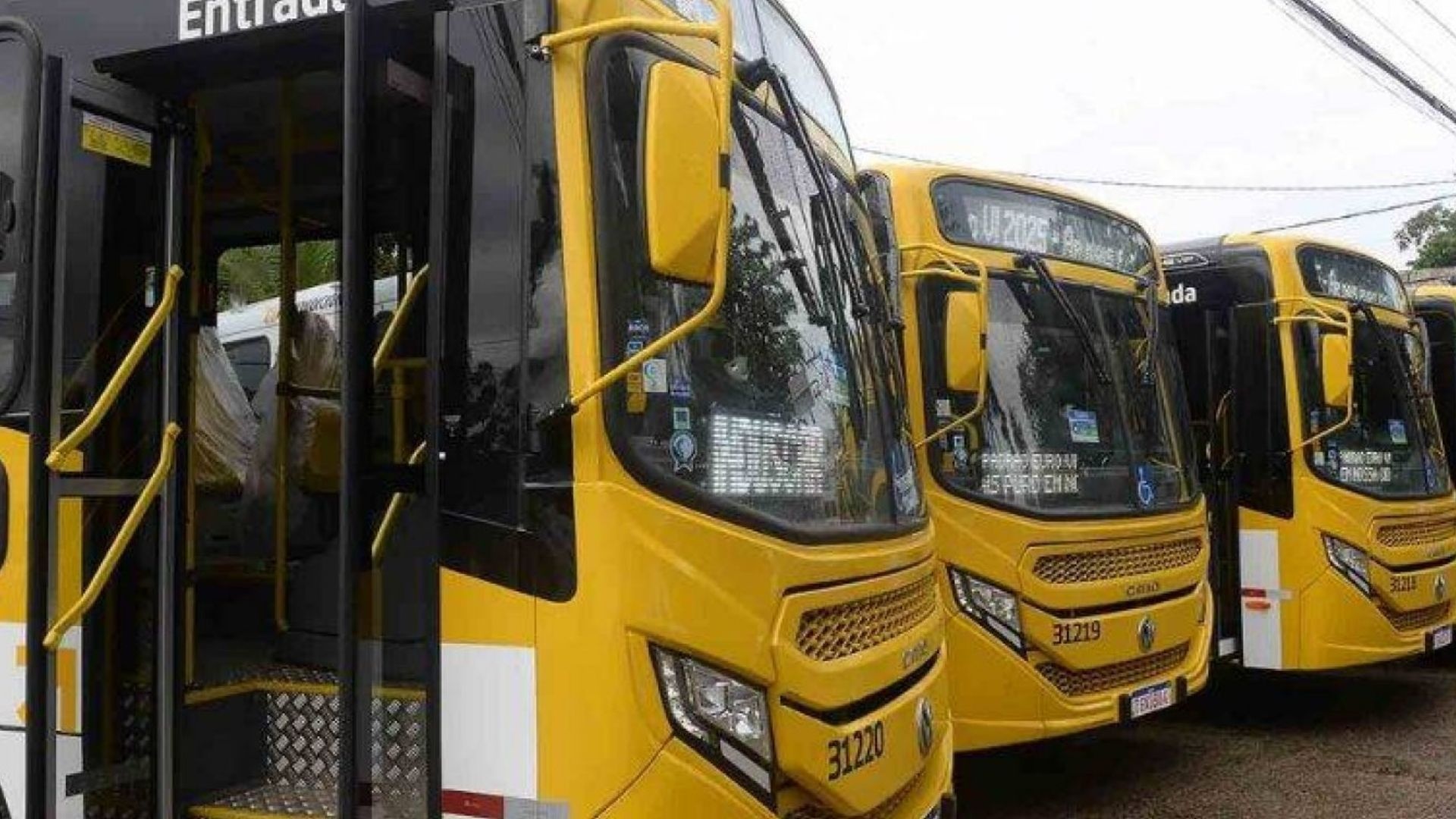 Após seis anos desativada, linha de ônibus volta a circular em Salvador
