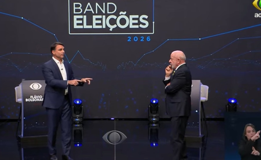 VÍDEO: Flávio diz que presidiários votaram em Lula e presidente responde: “Quero que vote 100%, até teu pai”