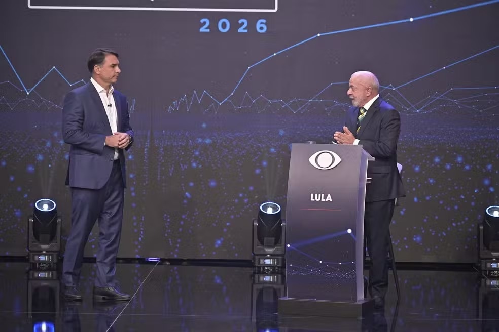 Flávio mantém liderança nos votos válidos, mas com margem apertada contra Lula, diz AtlasIntel
