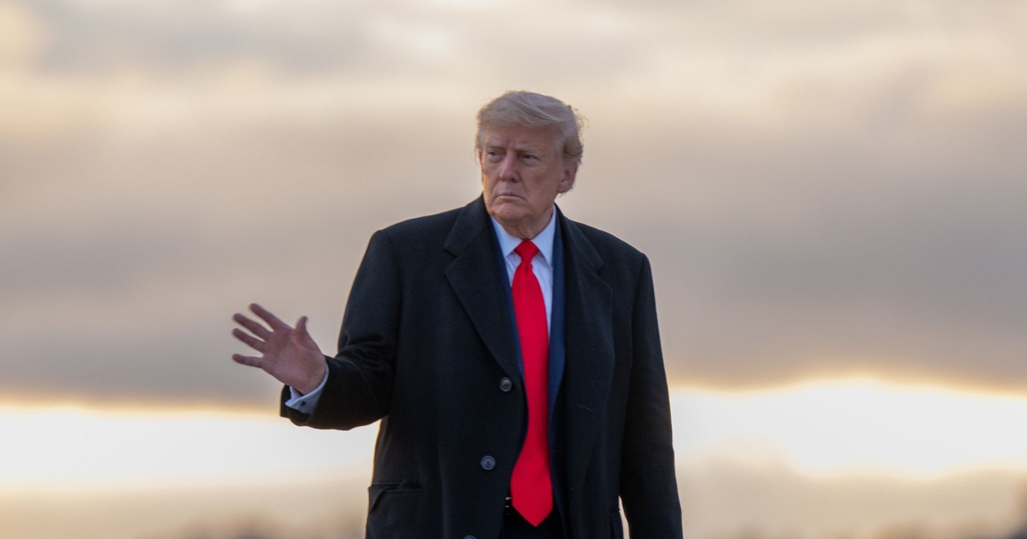 Aprovação de Trump cai a 31% e democratas ampliam vantagem para eleições nos EUA