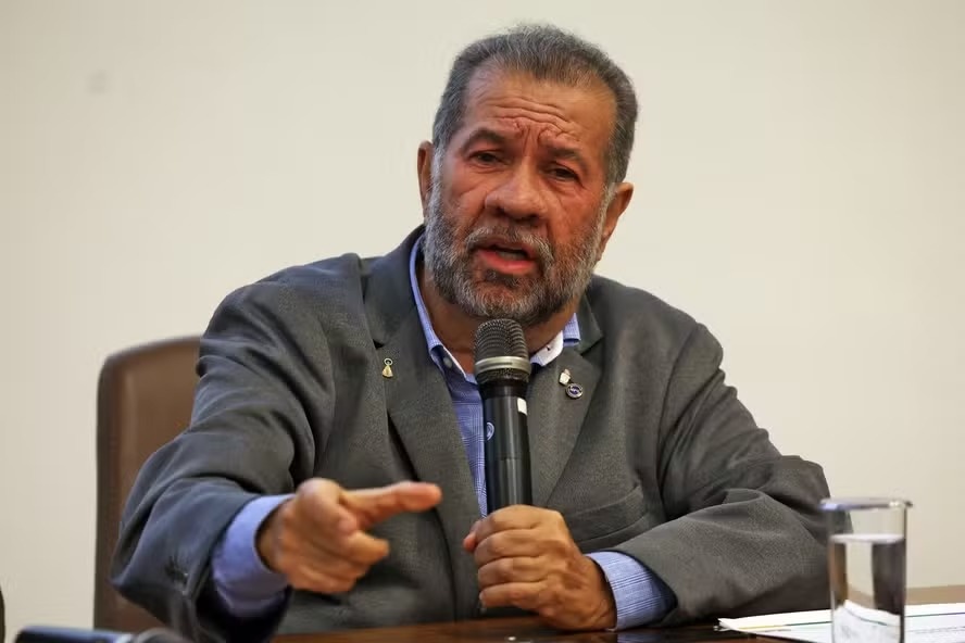 PDT estuda federação após ficar abaixo da cláusula de barreira e já tem partido favorito para se unir à legenda; saiba detalhes