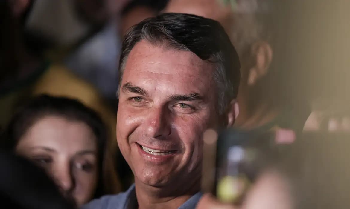 PF investiga se Flávio Bolsonaro é sócio oculto de bet licenciada no RJ; entenda