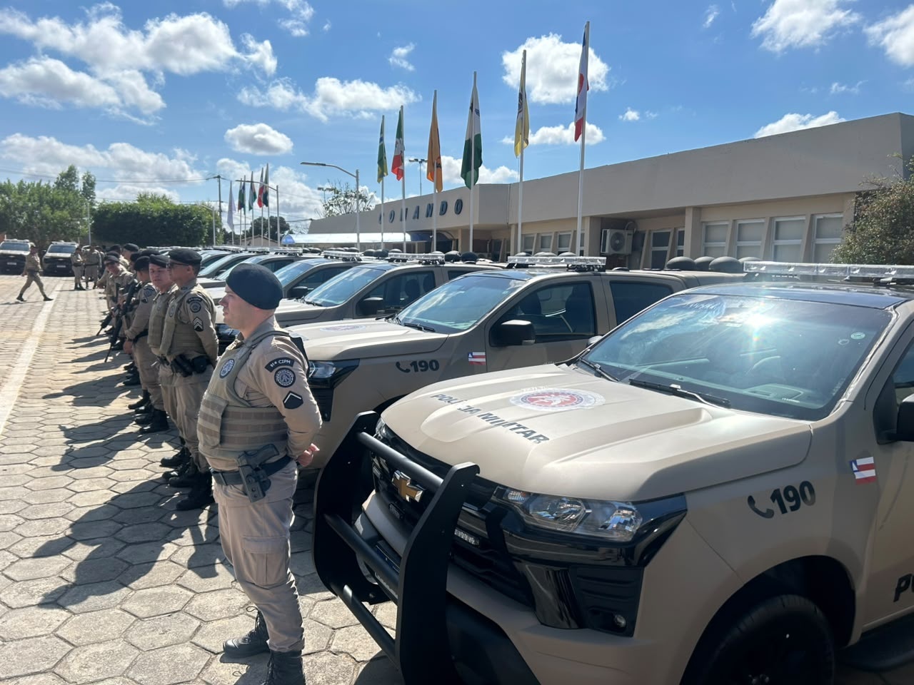 Governo da Bahia entrega 20 novas viaturas para Polícia Militar da Bahia após investimento de R$ 7,2 milhões