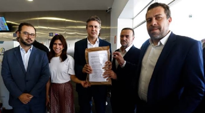Equipes de Lula e Flávio Bolsonaro assinam acordo e prometem entregar sigilos no TSE até o final da noite