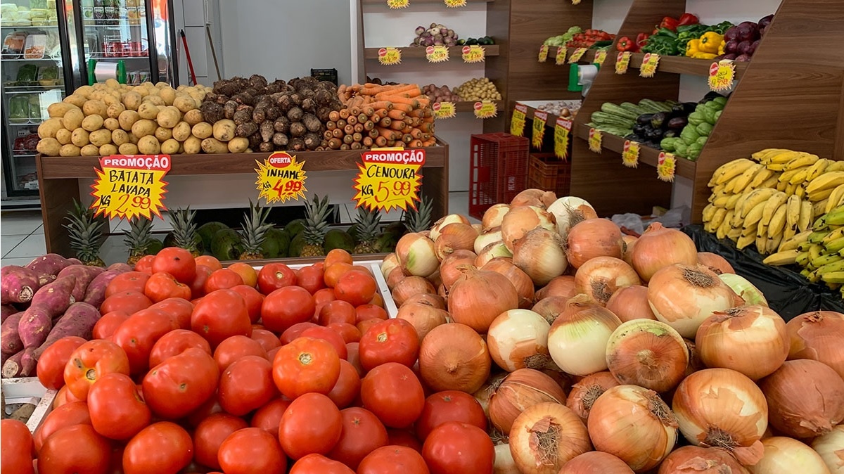 Economia: prévia da inflação medida pelo IBGE desacelera para 0,32% em outubro, mas alimentação segue em alta