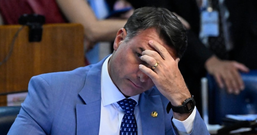 Flávio, em meio à campanha, seguiu atuando como advogado para cliente que lhe pagou R$ 3 milhões