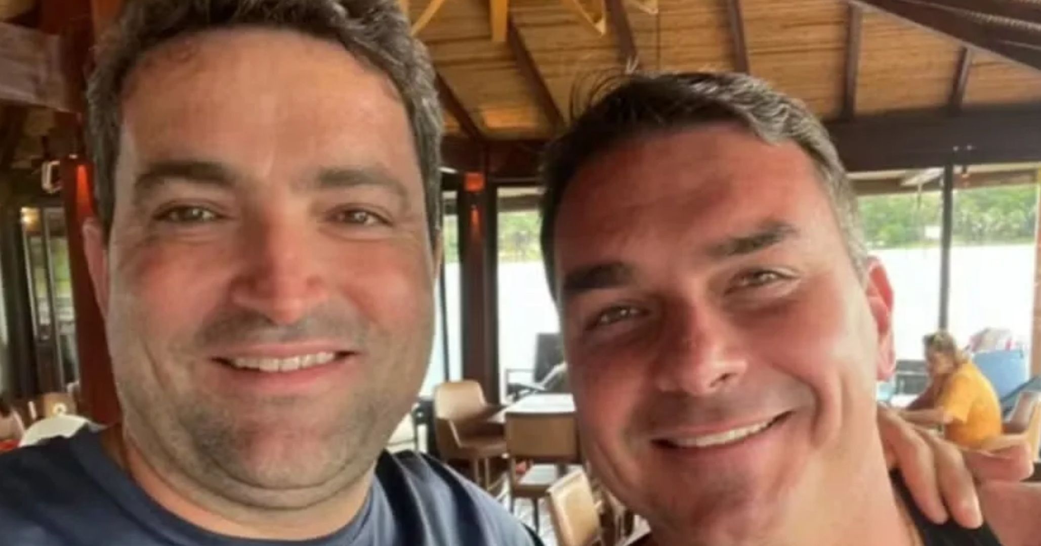 STF bloqueia até R$ 6 bi em bens de advogado ligado ao senador Flávio Bolsonaro