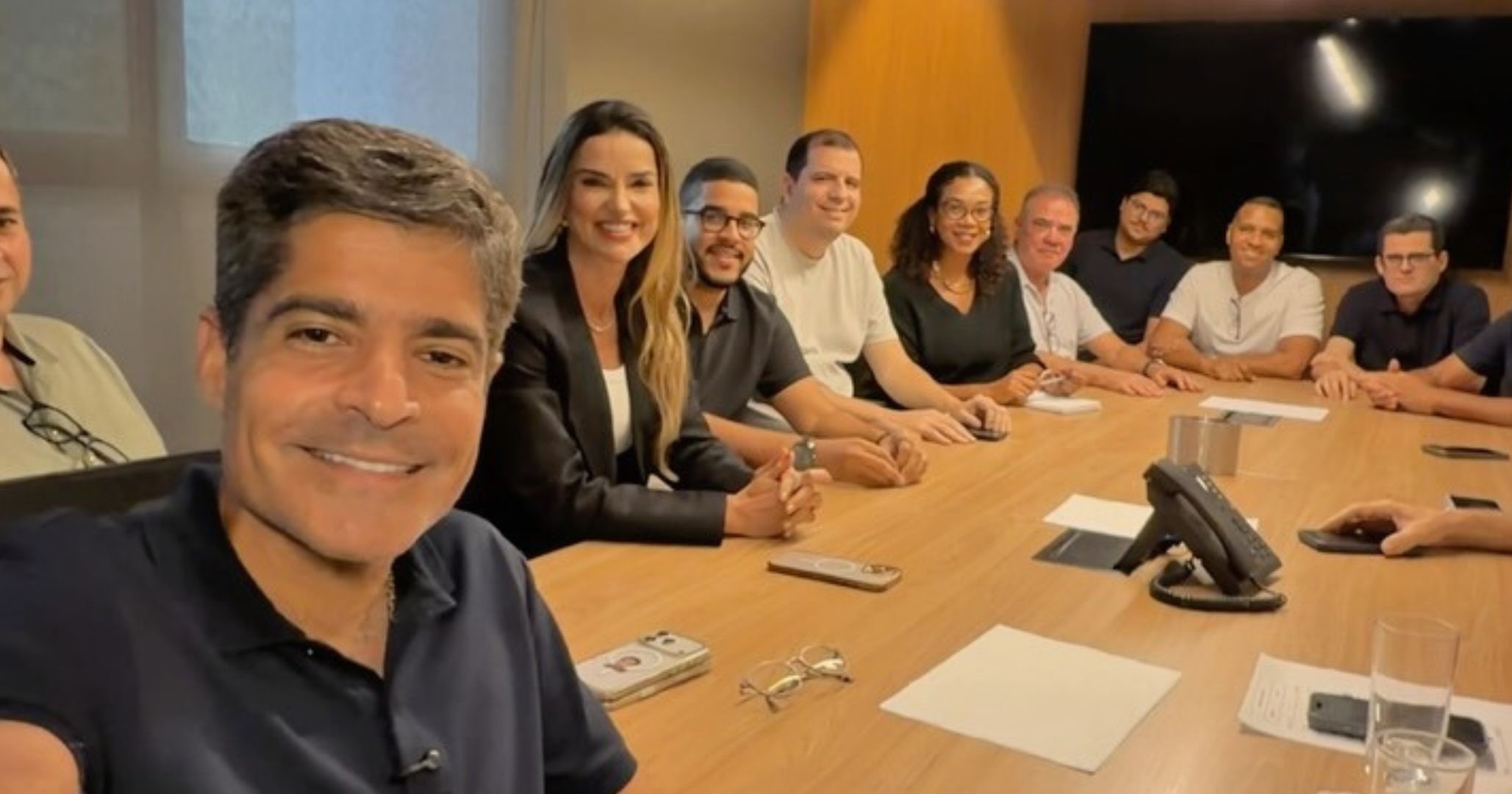 ACM Neto quebra silêncio após eleições e projeta atuação da oposição: "Pensando no futuro"