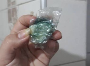 Embalagem criada por brasileiros muda de cor quando alimento estraga