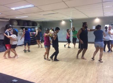 Dançar Forró ajuda a modelar o corpo e libera endorfina, diz educador físico