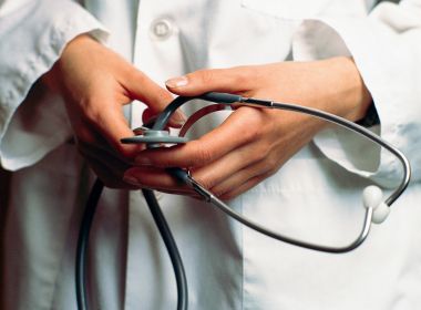 Prefeitura de Salvador abre 143 vagas para médico
