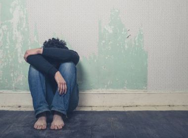 A cada 45 minutos, uma pessoa comete suicídio no Brasil