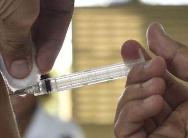 Carga de quase 15 mil frascos de vacina Ã© roubada no Rio de Janeiro