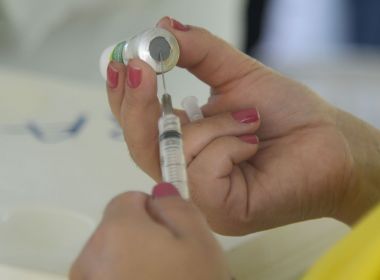 Vacina contra pneumonia completa 10 anos no Brasil