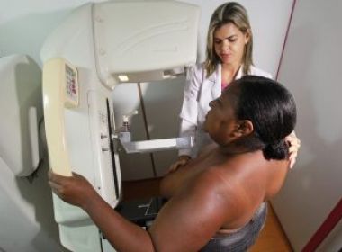 Juazeiro: Rui entrega unidade móvel para rastreamento de câncer de colo de útero e mama