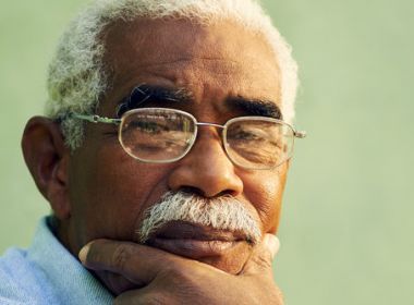 Dormir mal e pouco prejudica memória dos idosos, principalmente os negros, revela estudo