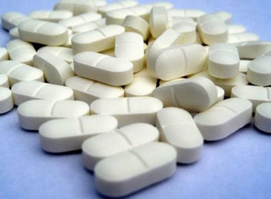 Estudo alerta para uso de Ibuprofeno; substância aumenta em 31% o risco de parada cardíaca