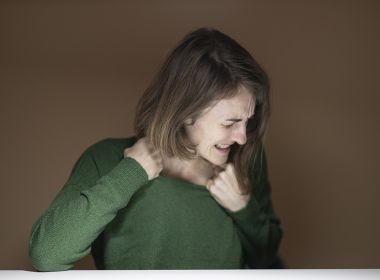 Pessoas que usam palavrões têm mais resistência à dor, revela estudo britânico